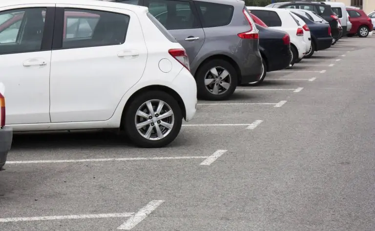 les parkings a l aeroport de merignac bordeaux