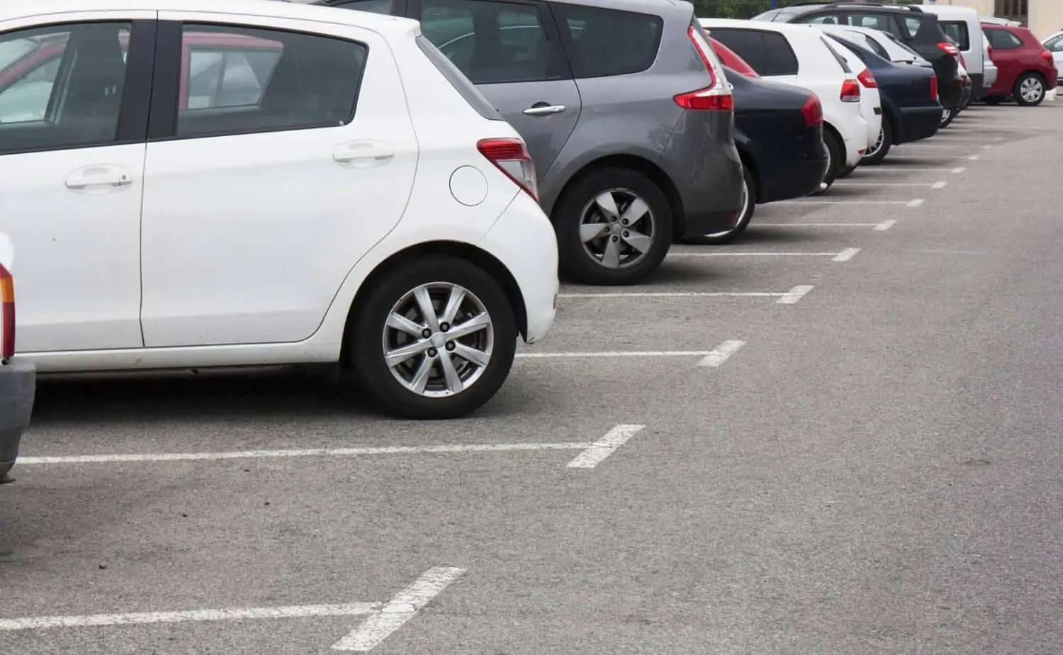 les parkings a l aeroport de merignac bordeaux